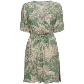 15324500-Hedge Green