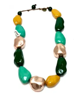 COLLARES CORTOS EN VERDES Y MOSTAZA