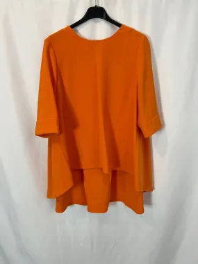 TARA JARMON. Top naranjas asimétrico T.40