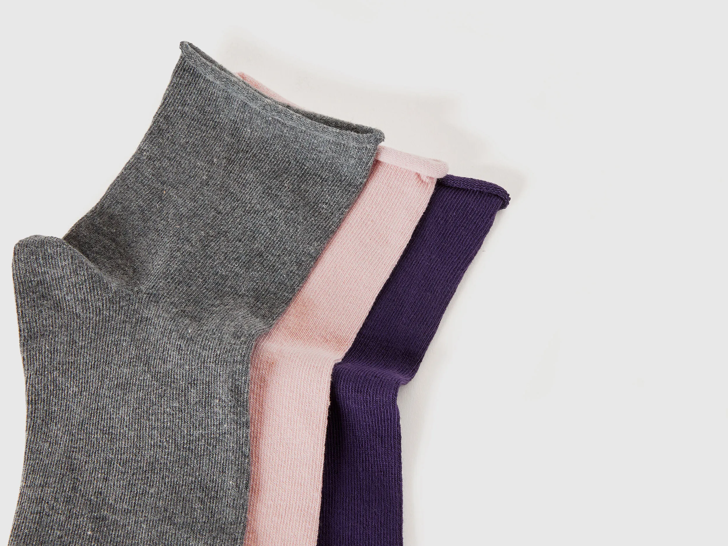Tres pares de calcetines cortos